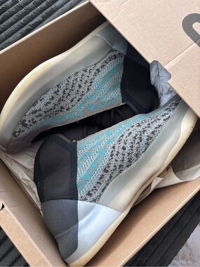 adidas YZY QNTM With Shoe Box - blue/mint/teal version